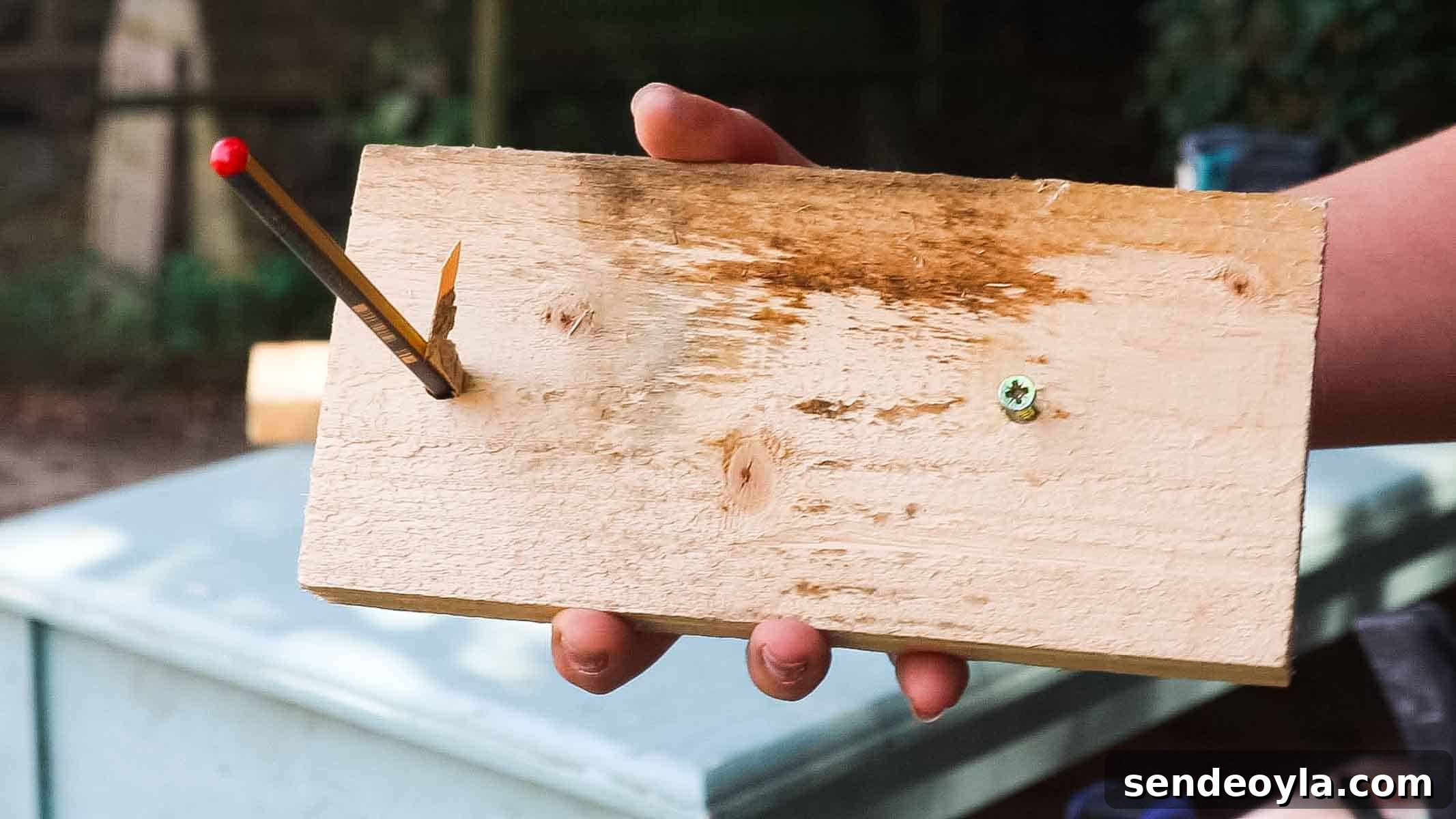DIY mini kitchen round washing up bowl cutting jig with a scrap piece of wood, screw and pencil