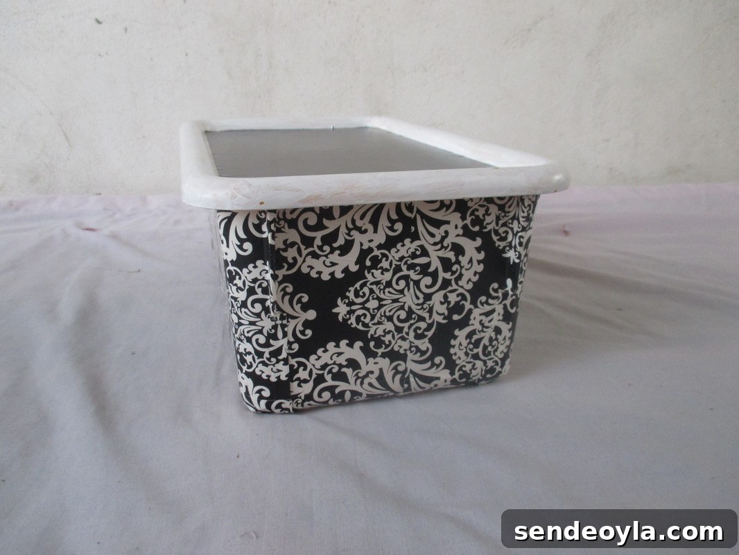 Mod podged plastic box, From Color to black and white www.theboondocksblog.com
