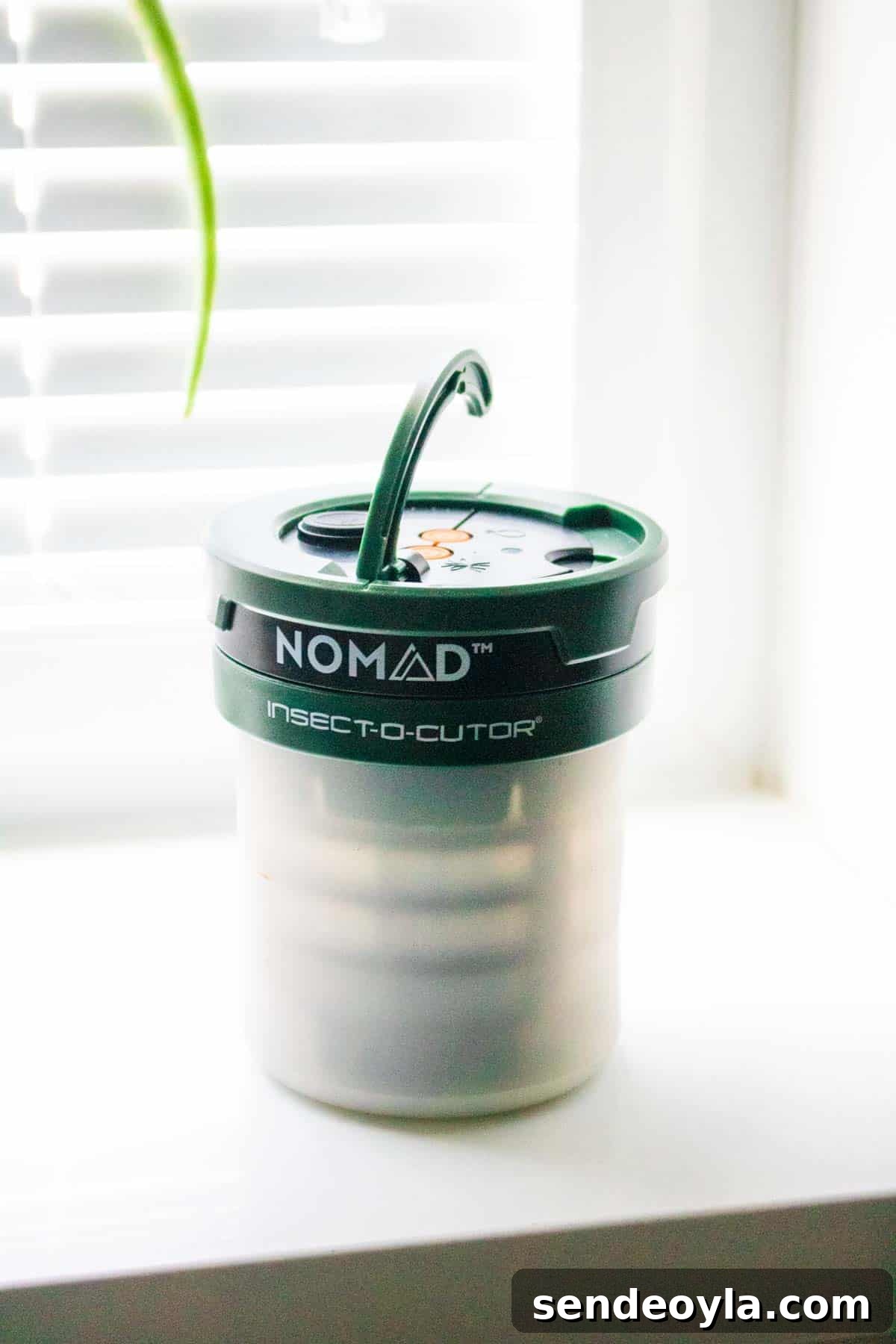 Insect-O-Cutor Nomad Fly Killer: Hands-On Review 3 Nomad Insect-o-cutor turned off in a collapsed mode