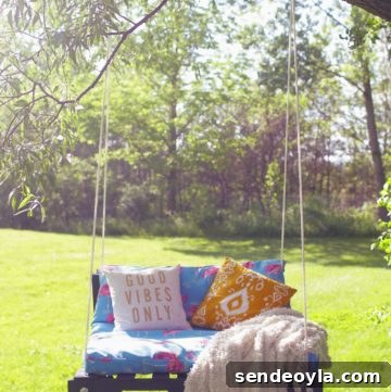 Outdoor pallet swing