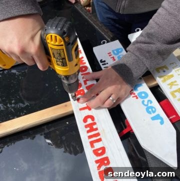 Pallet book sign