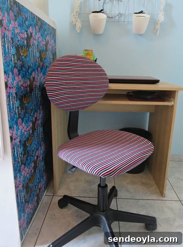 15 DIY Upcycle Ideas for Old Clothes 5 Computer chair and desk.