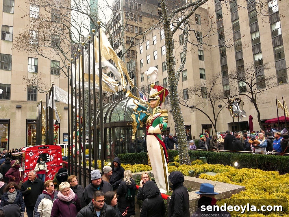 The hustle and bustle at the plaza, A Visit to the Spectacular Tree at Rockefeller Center www.theboondocksblog.com