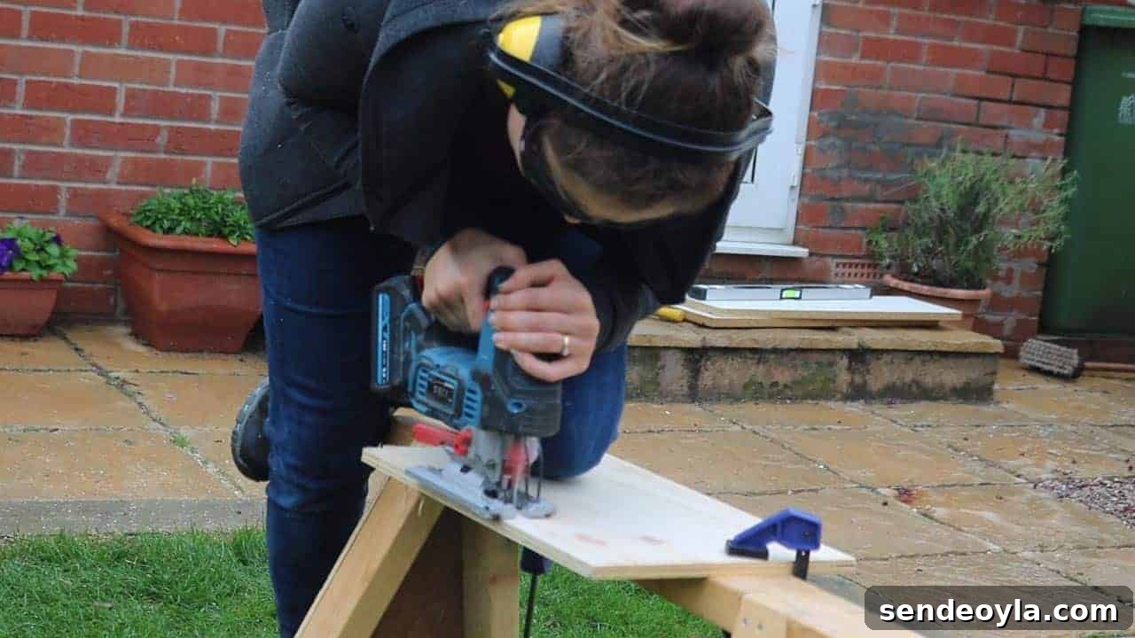 cutting base with a jigsaw
