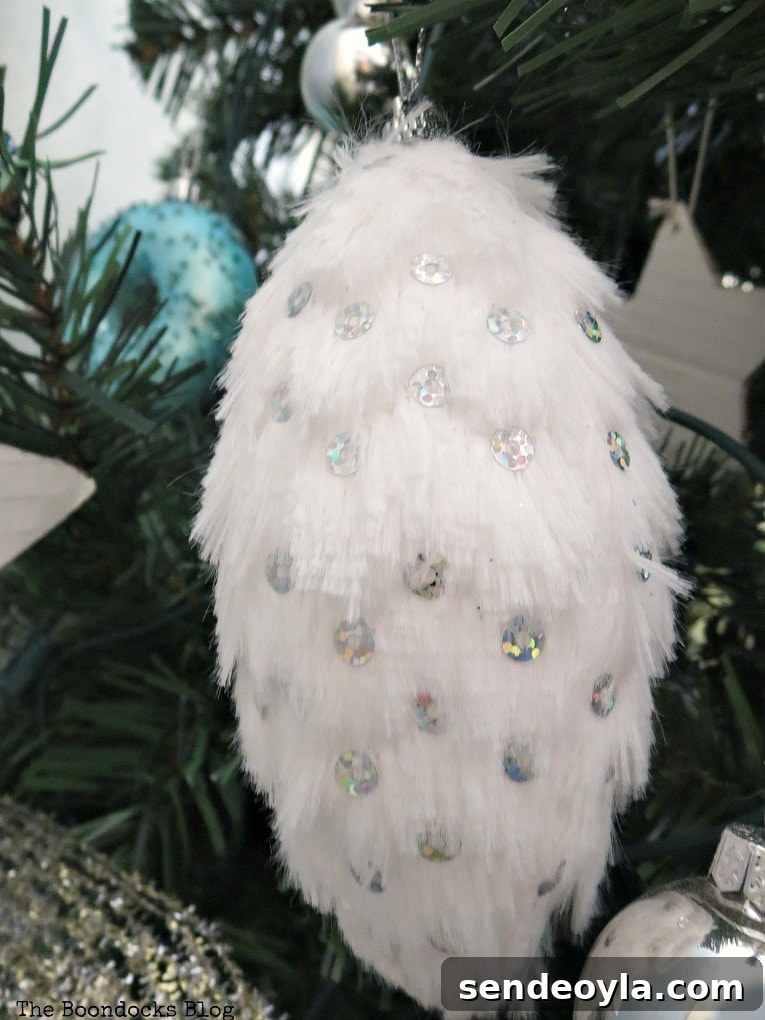 Fur with sparkles ornament
