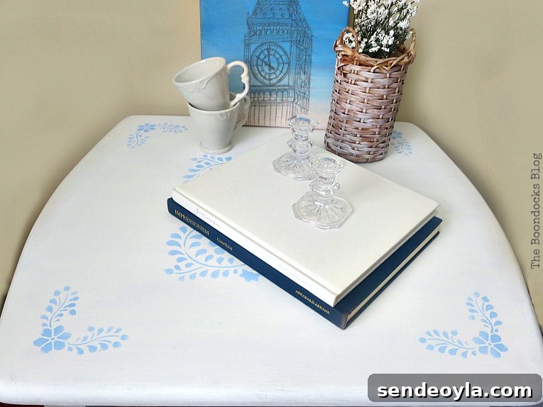 Table top with blue stencil, farmhouse table stencil makeover