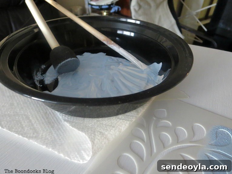Mixing the paint color and using the round sponge brush, How to Give your Old Table a New Look with Stencils
