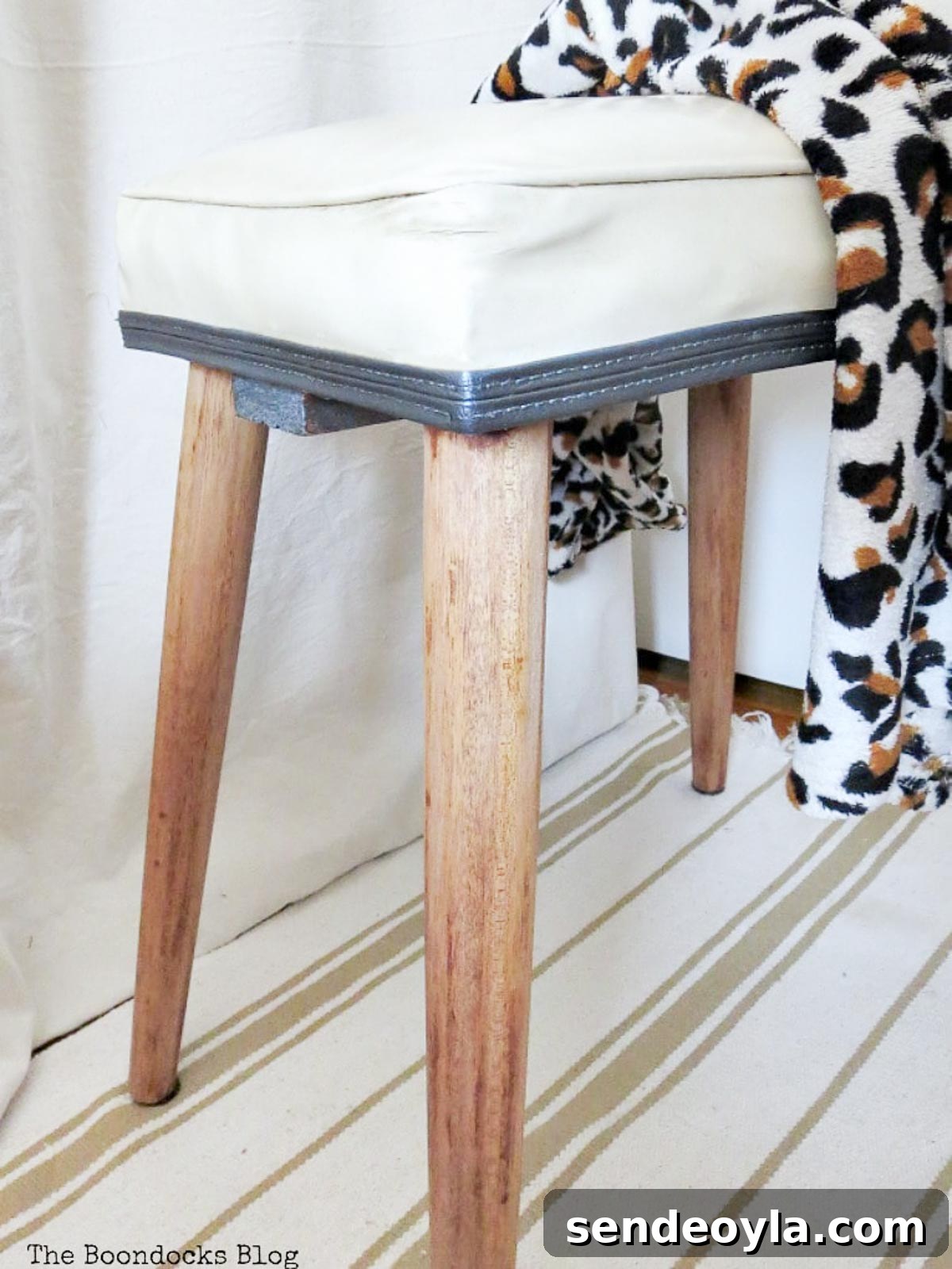 DIY Wooden Stool Makeover: Transform It Into a Chic Seat 14 img 648 15