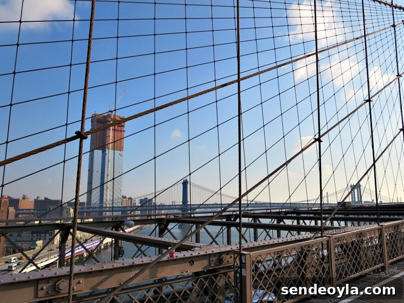 Looking north from the Brooklyn Bridge at the Manhattan Bridge, A Tour of the Astonishing Brooklyn Bridge Walkway www.theboondocksblog.com