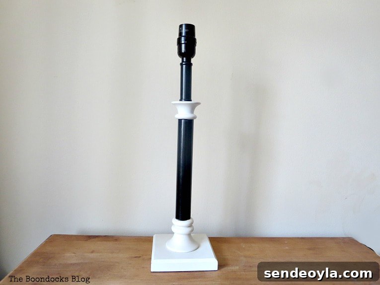 Painted body of lamp in black