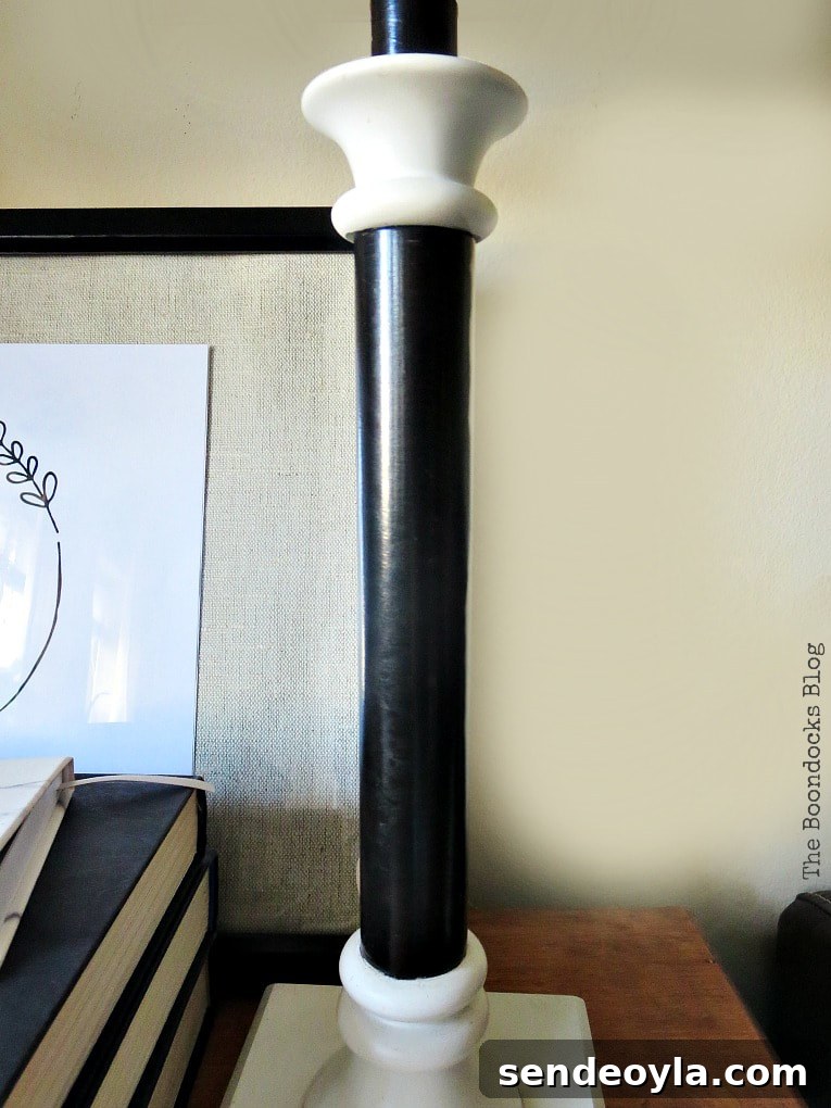 Body of lamp in black