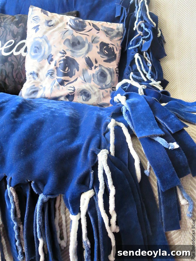 How to Transform a Blanket with Yarn: Creative DIY Ideas 11 Finished blanket on couch with pillows, How to easily transform a blanket with yarn
