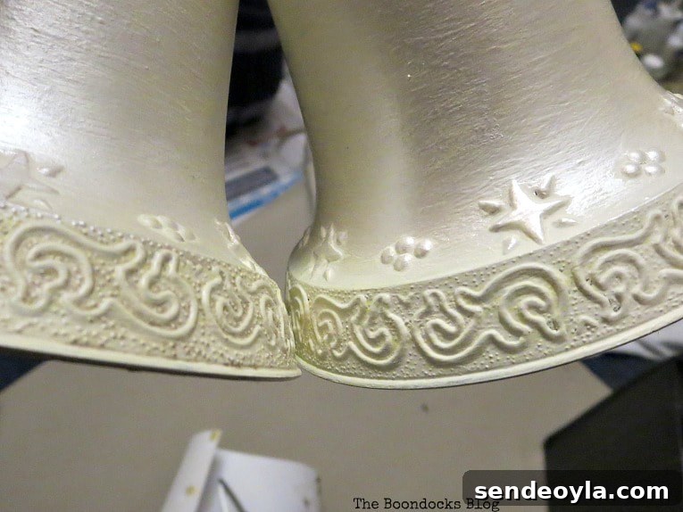 the embellishments with dark wax, How to Create a Pretty Holiday Decor with an Old Tray