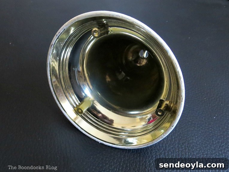the bell before, How to Create a Pretty Holiday Decor with an Old Tray