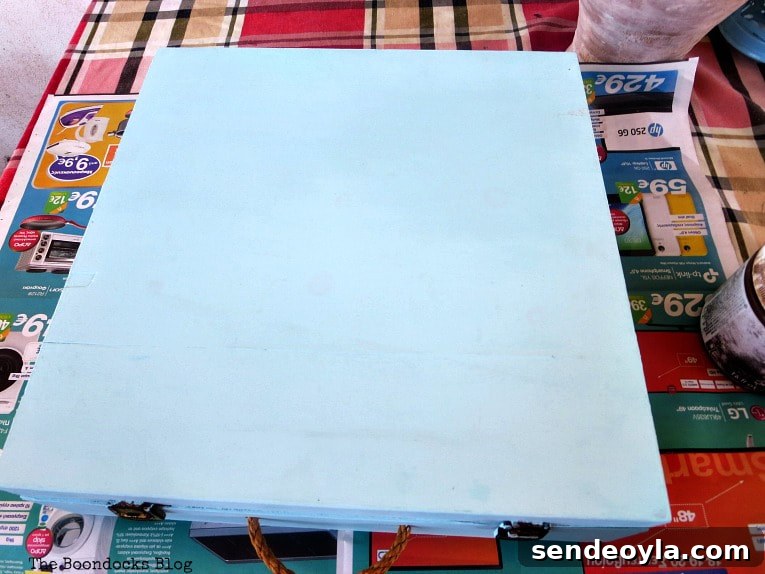 Light turquoise painted box