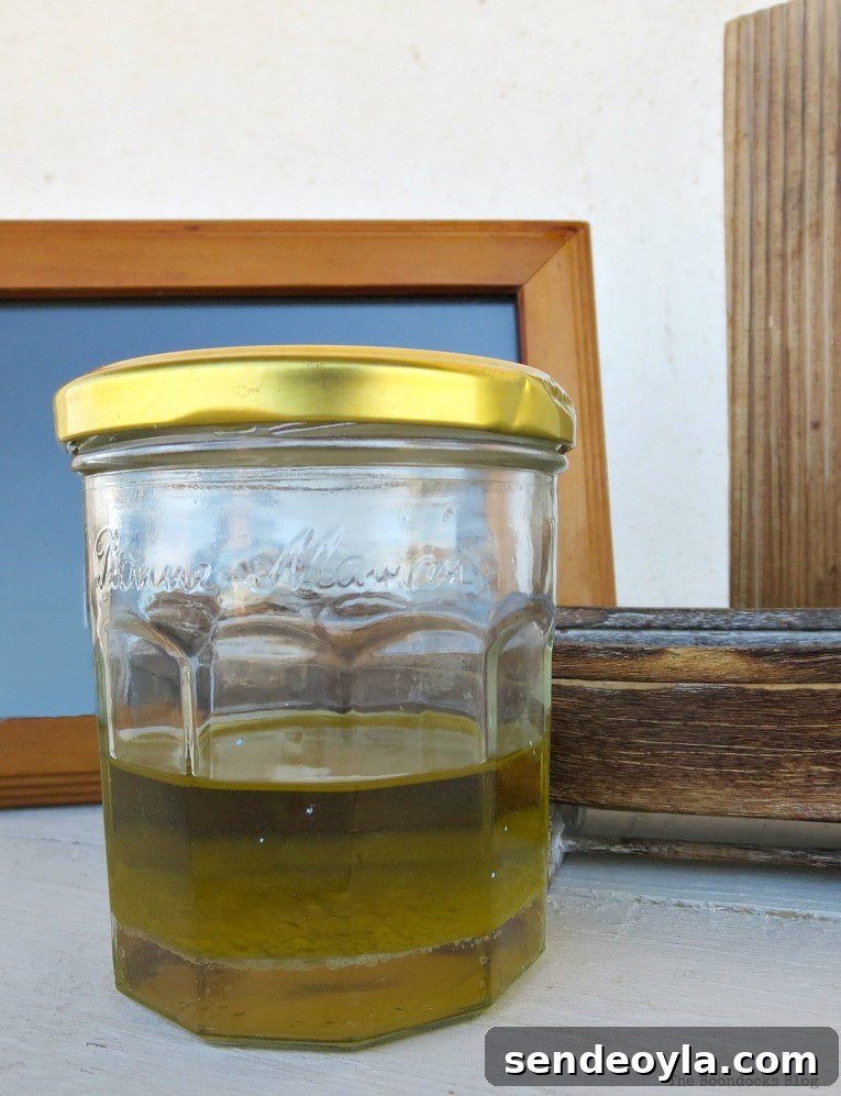 Oil and vinegar mixture in a jar, how to easily clean wood with just 2 ingredients