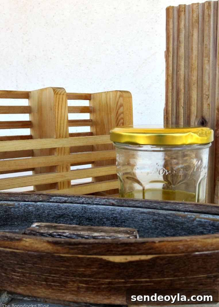 Oil and vinegar mixture in a jar, how to easily clean wood with just 2 ingredients
