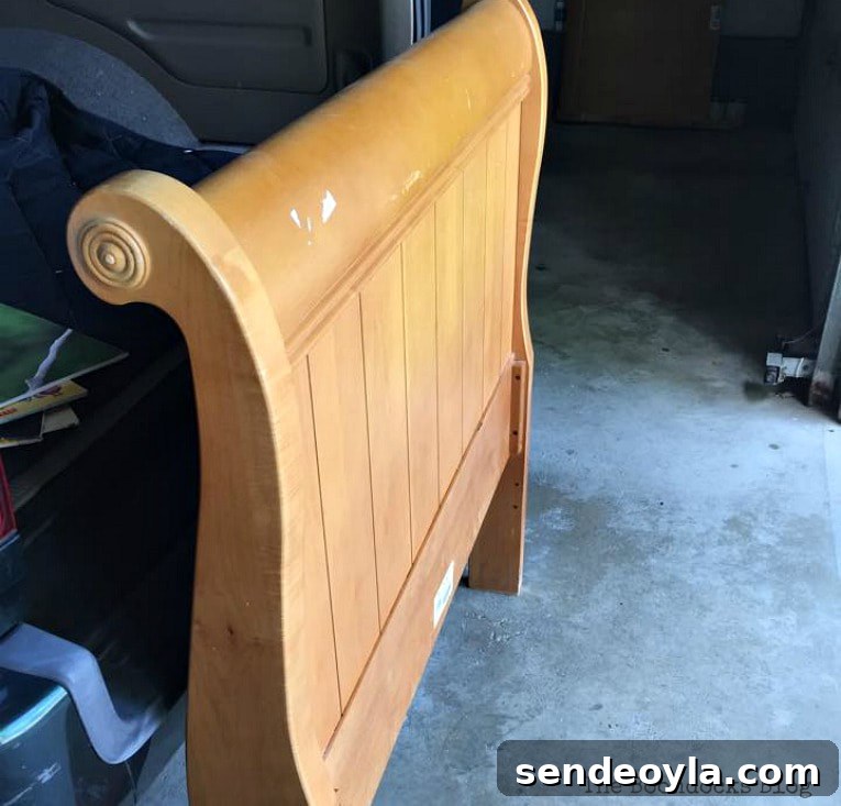 Headboard before, how to easily clean wood with just 2 ingredients