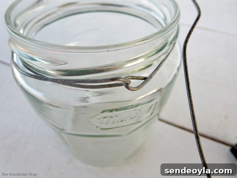 wire forming a second circle around rim