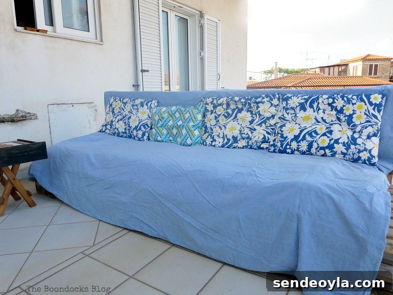 How to Build a DIY Pallet Sofa Without Tools 8 pallet couch covered with fabric