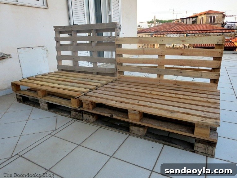 How to Build a DIY Pallet Sofa Without Tools 3 Pallets placed as a couch would look
