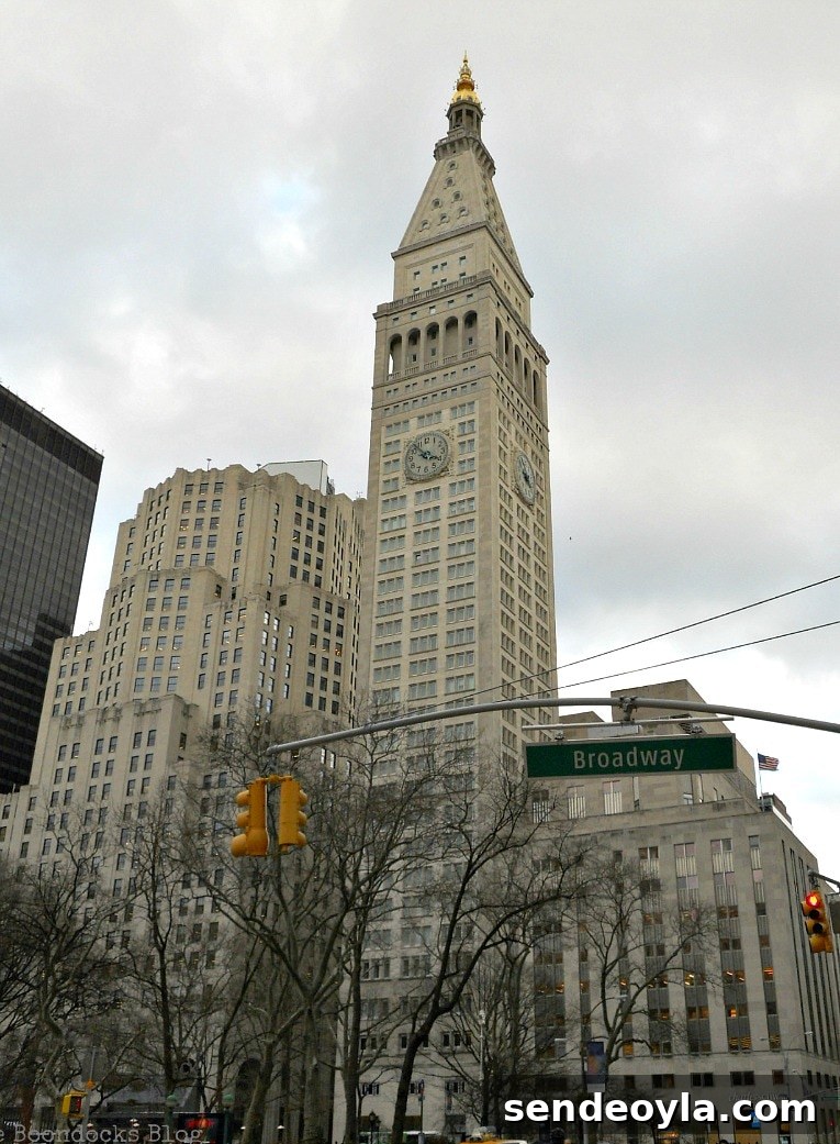 Guide to New York City's Most Iconic Buildings 13 Met Life Tower, Buildings of New York www.theboondocksblog.com