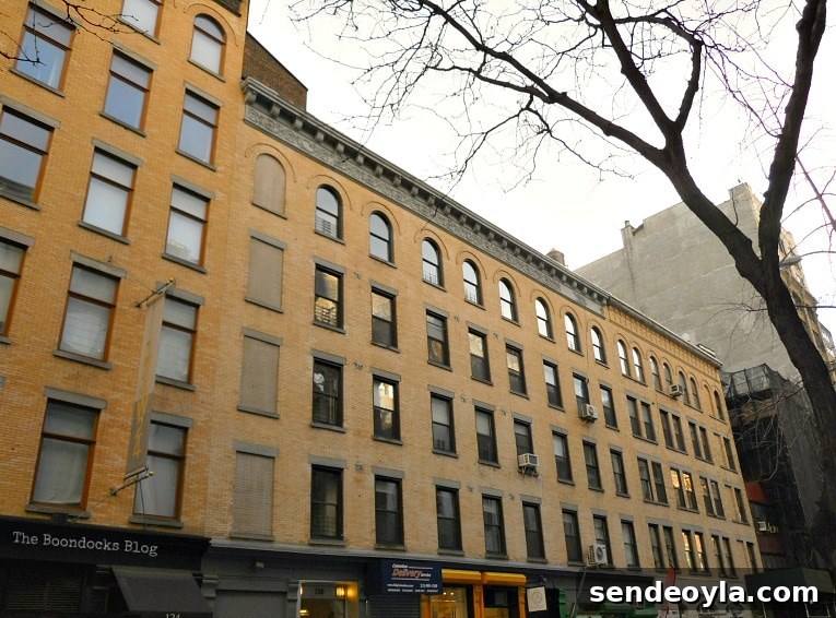 Guide to New York City's Most Iconic Buildings 15 salmon colored buildings, Buildings of New York www.theboondocksblog.com