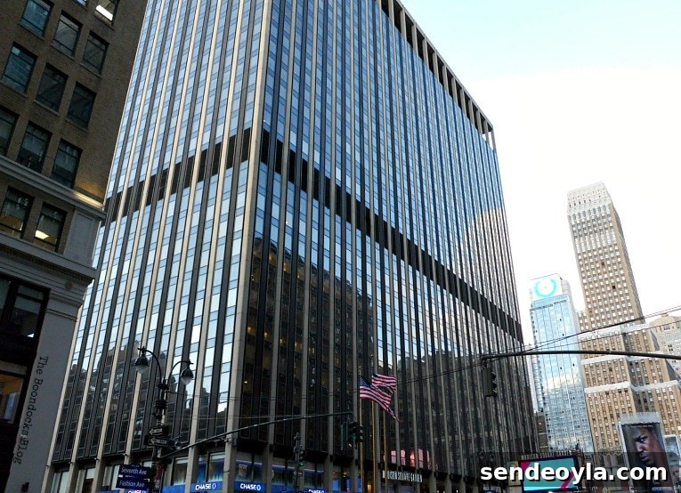 Guide to New York City's Most Iconic Buildings 4 Madison Square Garden, Buildings of New York www.theboondocksblog.com
