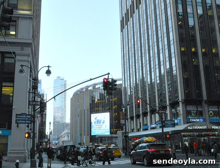 Guide to New York City's Most Iconic Buildings 5 Madison Square Garden Arena, Buildings of New York www.theboondocksblog.com