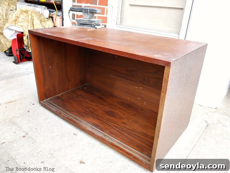 Before Mid-Century Modern Sideboard Upcycled with OFMP www.theboondocksblog.com