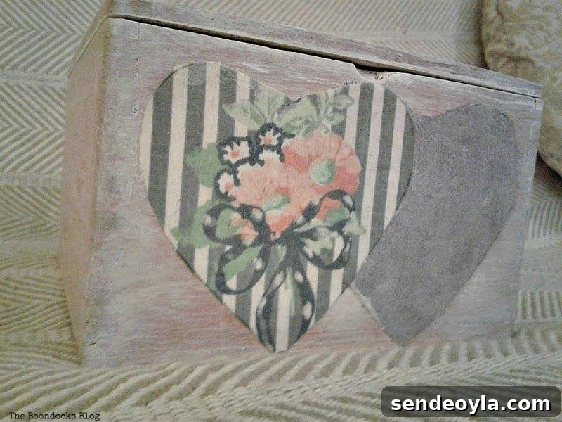 outside of box, Valentine's Day Wooden Gift Box www.theboondocksblog.com