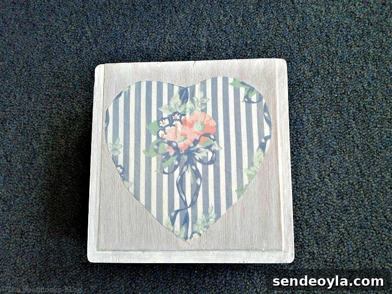 decoupaged heart on top of box, Valentine's Day Wooden Gift Box www.theboondocksblog.com