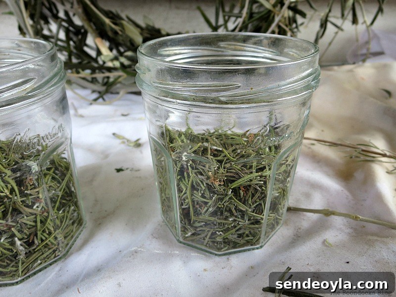 Green Christmas Centerpiece Ideas to Wrap Up the Holidays 6 Rosemary leaves in jars, Easy Green Christmas Centerpieces