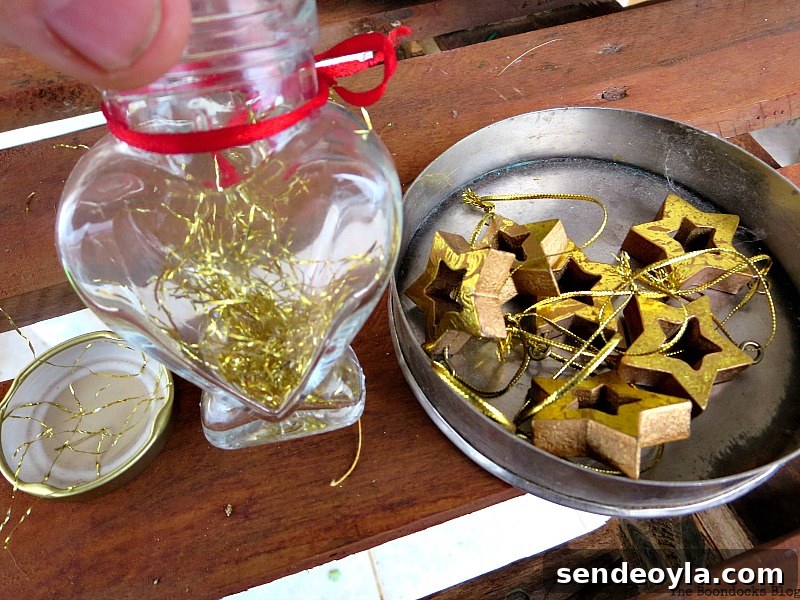 gold accents, A repurposed Antique Cauldron for Christmas theboondocksblog