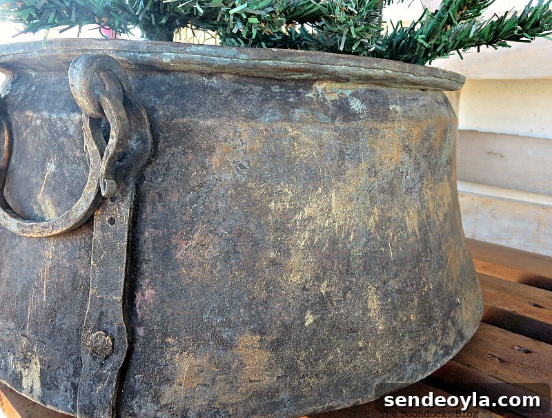 Shimmering cauldron, A repurposed Antique Cauldron for Christmas theboondocksblog