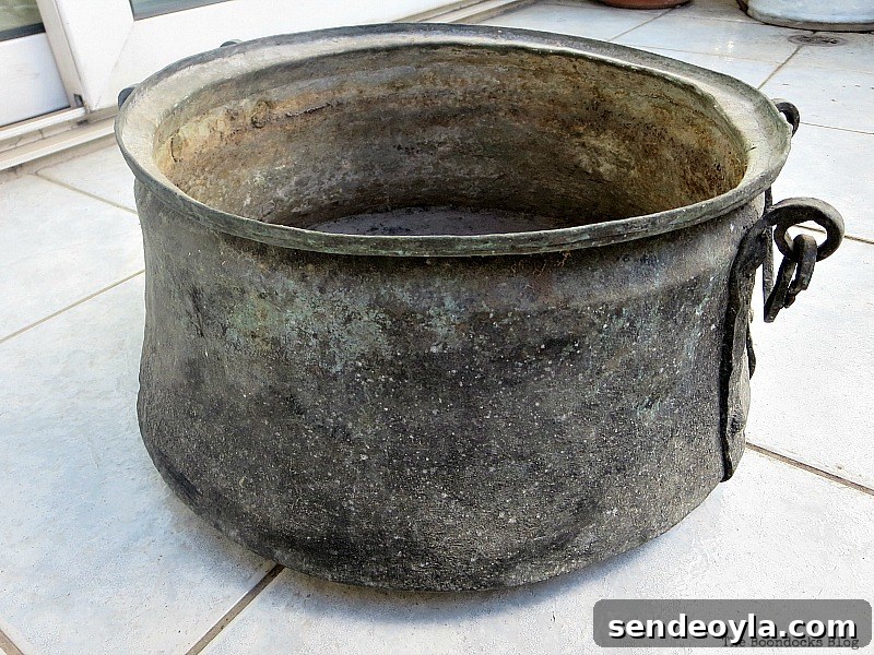 The antique cauldron before, A repurposed Antique Cauldron for Christmas theboondocksblog