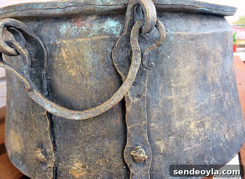 Adding more metallic color, A repurposed Antique Cauldron for Christmas theboondocksblog