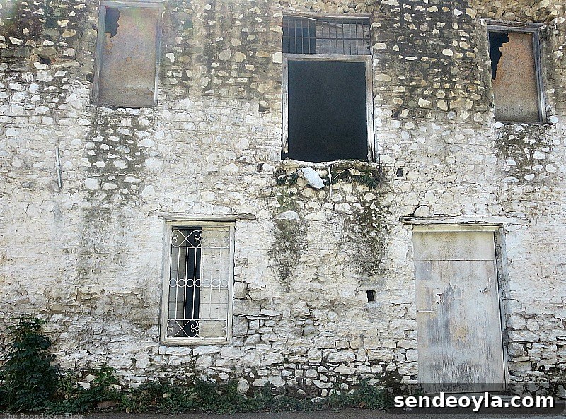 decayed building, Old Stone Buildings on the Waterfront www.theboondocksblog.com