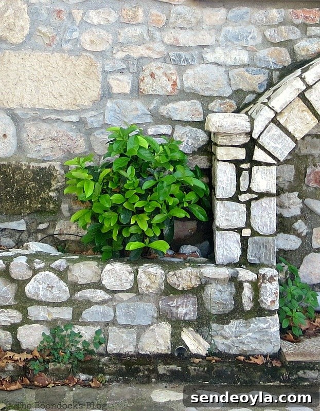 detail of front of building, Old Stone Buildings on the Waterfront www.theboondocksblog.com