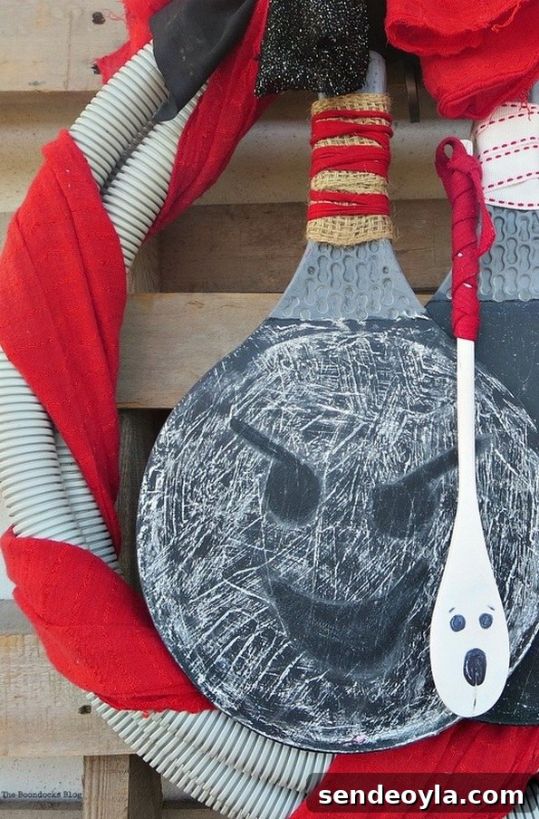 Close up of wreath, How to make a fun tube Halloween Wreath www.theboondocksblog.com