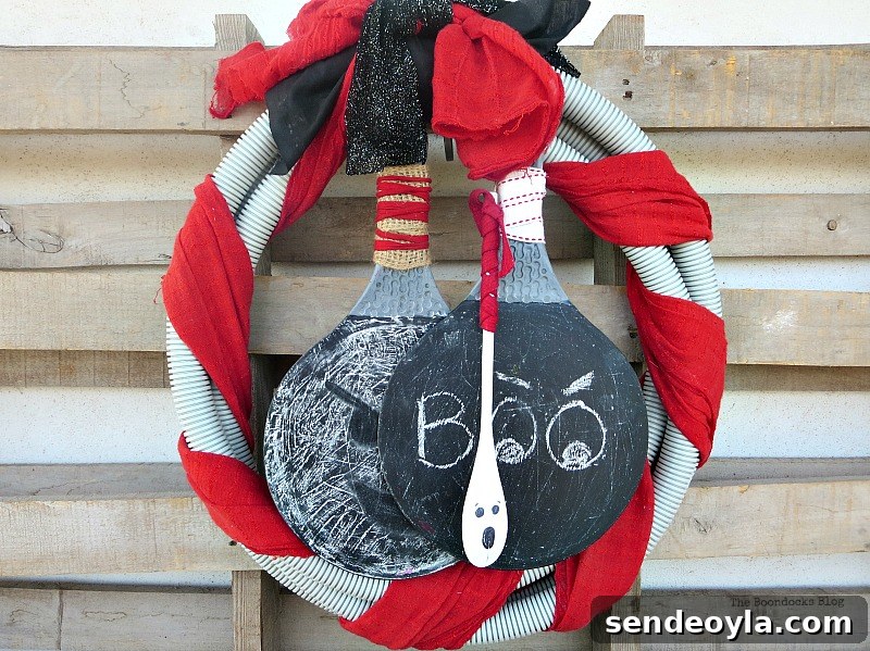 A unique tube Halloween wreath, How to make a fun tube Halloween Wreath www.theboondocksblog.com