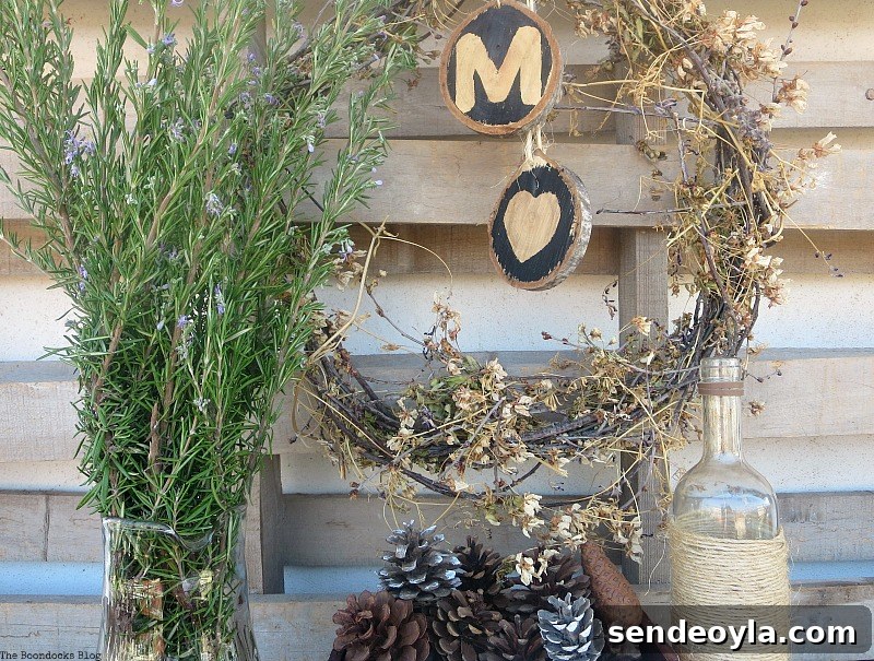 How to Build a Pallet Table with Reclaimed Wood Legs 11 The fall vignette, The Drunken Table and a Fall Vignette www.theboondocksblog.com