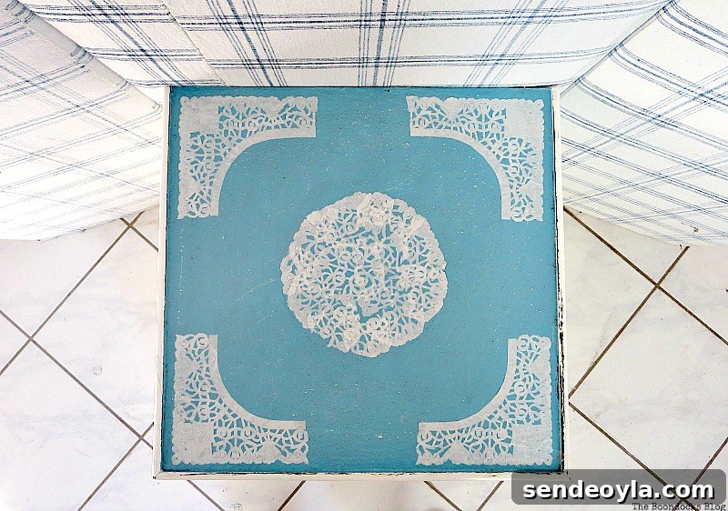 The top of the doily side table, The Doily Top Side Table www.theboondocksblog.com