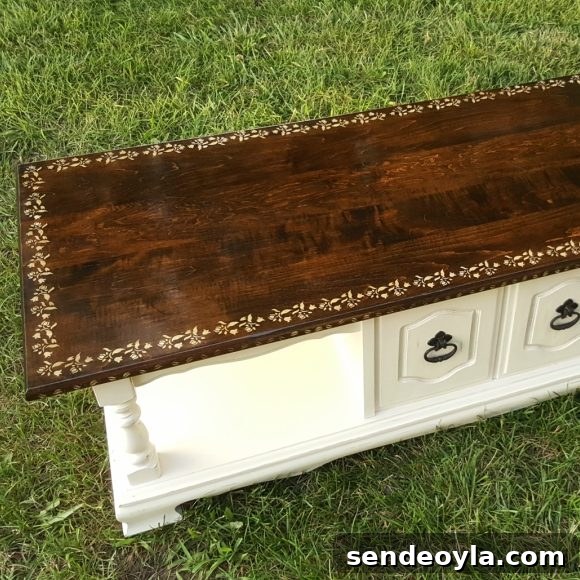 DIY Curbside Coffee Table Makeover 2 Curbside coffee table before makeover