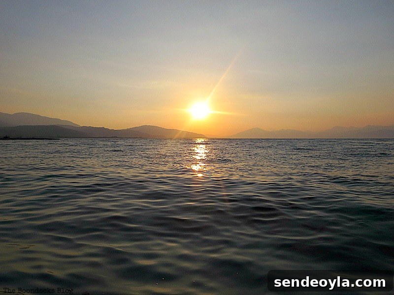 The sinking sun, A Boat Ride into the Sunset www.theboondocksblog.com