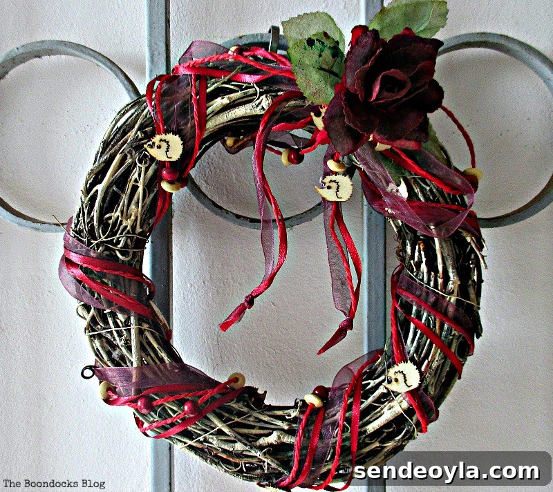 the wreath with hedgehogs, A nest for my rustic eggs - www.theboondocksblog.com