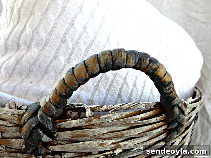 Detail of distressed handle in basket, A basket for my Snugglies - The Boondocks blog