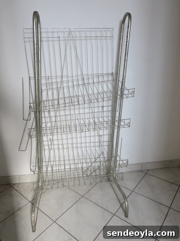 Old wire display to be repurposed The Twine Lady Returns www.theboondocksblog.com
